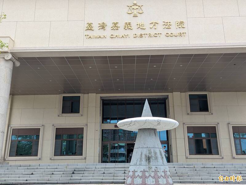 受二手車商請託開立「吊銷」牌照不實罰單  2警沒收好處判緩刑