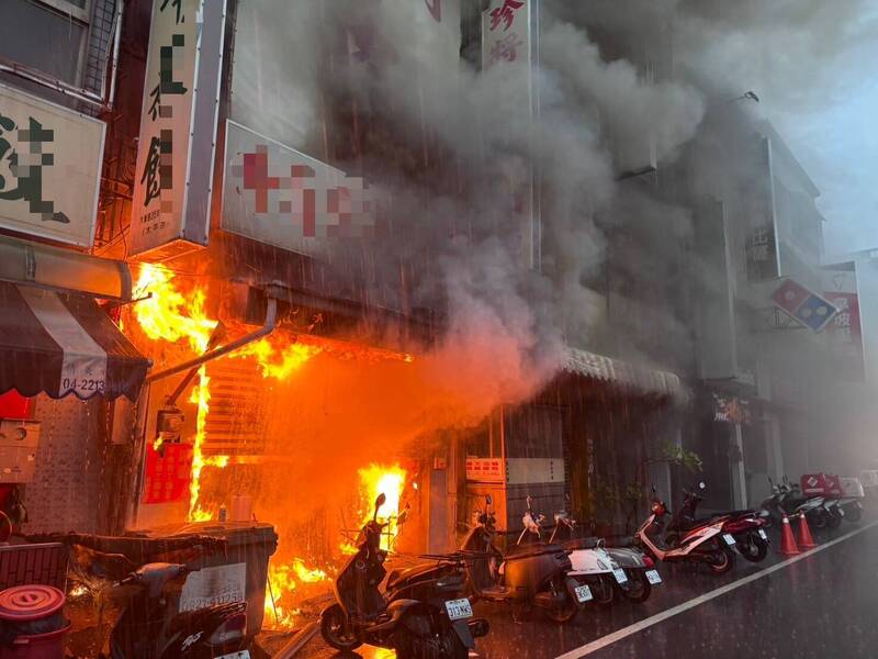 台中太平透天厝大火 3人無生命跡象2人意識不清