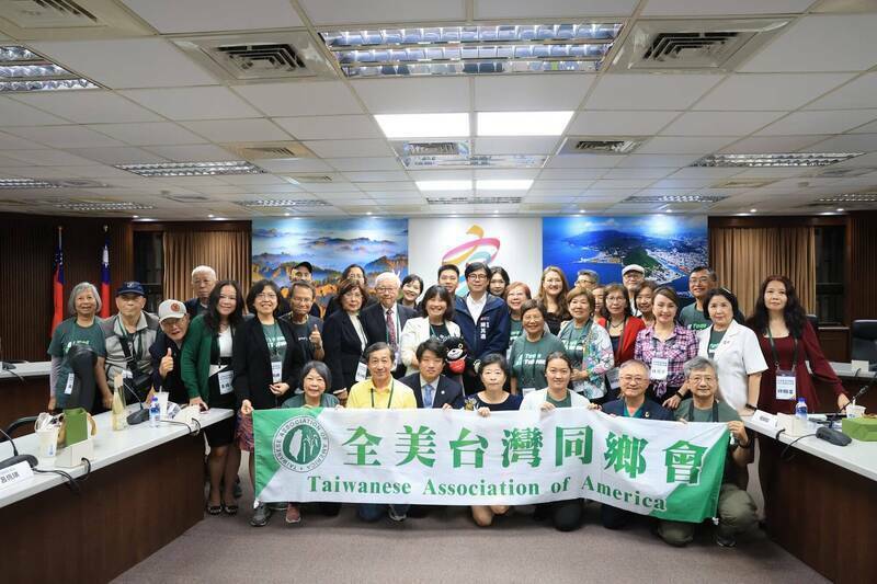 包括全美台灣同鄉會等海外台僑團體發出共同聲明,呼籲國人團結面對中共威脅及國際局勢嚴峻挑戰。圖為全美台灣同鄉會去年訪問高雄市政府。(資料照,高市觀光局提供) 包括全美台灣同鄉會等海外台僑團體發出共同聲明,呼籲國人團結面對中共威脅及國際局勢嚴峻挑戰。圖為全美台灣同鄉會去年訪問高雄市政府。(資料照,高市觀光局提供)