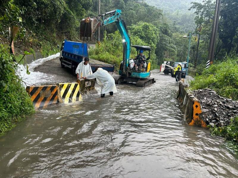 全台單日累積雨量前10名都在高雄山區  陳其邁疾呼「非必要不要前往山區！」