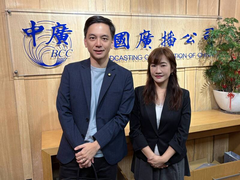 國民黨立委牛煦庭參加「千秋萬事」節目專訪。(王淺秋提供) 國民黨立委牛煦庭參加「千秋萬事」節目專訪。(王淺秋提供)
