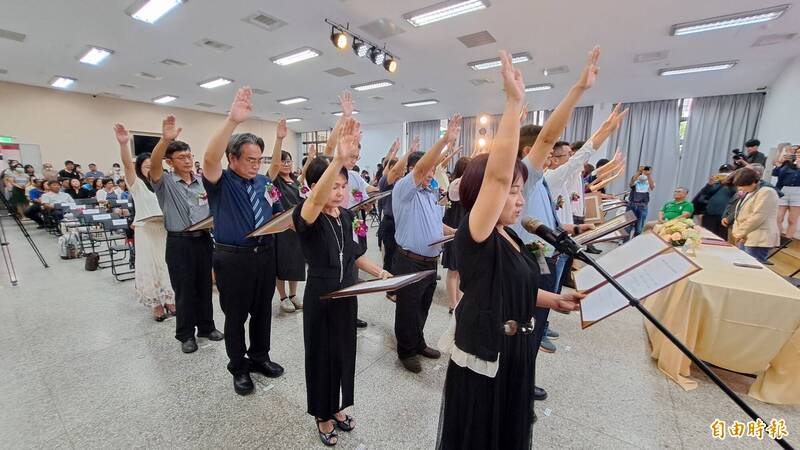 台東縣政府今天舉辦國中小校長宣誓就職典禮。(記者黃明堂攝) 台東縣政府今天舉辦國中小校長宣誓就職典禮。(記者黃明堂攝)