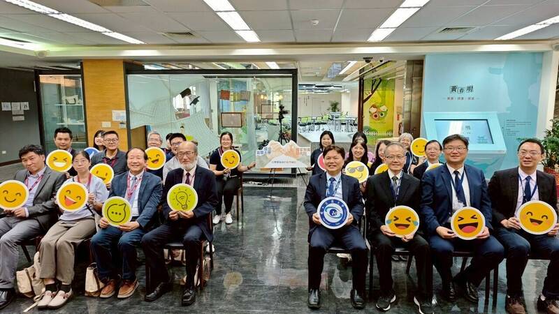 國教院和宜蘭大學今日簽署合作備忘錄,共同打造全新的戶外教育。(國教院提供) 國教院和宜蘭大學今日簽署合作備忘錄,共同打造全新的戶外教育。(國教院提供)