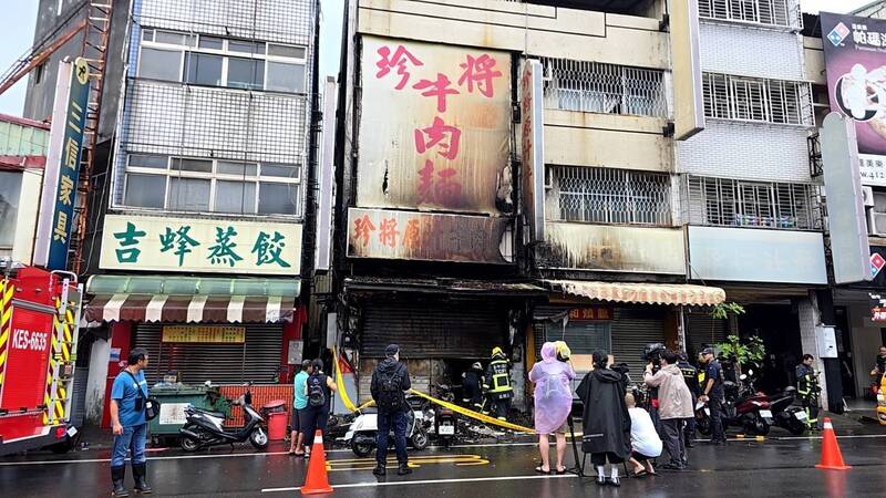 台中太平區牛肉麵店大火。（民眾提供）
