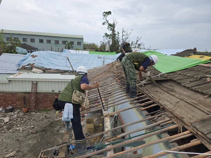 協助丹娜絲風災重建,基督教芥菜種會今在將軍區舉辦「災後修繕開工感恩禮拜」,重建行動正式啟動。(圖由芥菜種會提供) 協助丹娜絲風災重建,基督教芥菜種會今在將軍區舉辦「災後修繕開工感恩禮拜」,重建行動正式啟動。(圖由芥菜種會提供)