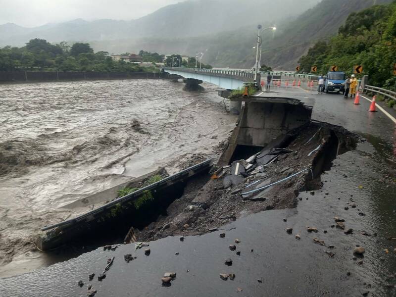 高雄山區24小時雨量1037毫米 3區達超大豪雨等級