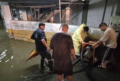聖和里大樓地下室嚴重積水。(讀者提供) 聖和里大樓地下室嚴重積水。(讀者提供)