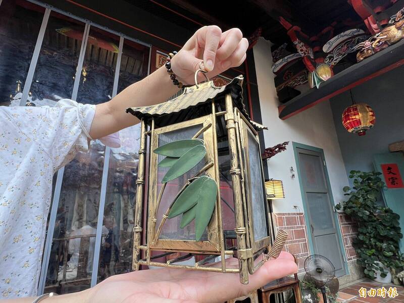 金門縣文化局多年前推出的官方版普渡燈,古意盎然。(記者吳正庭攝) 金門縣文化局多年前推出的官方版普渡燈,古意盎然。(記者吳正庭攝)