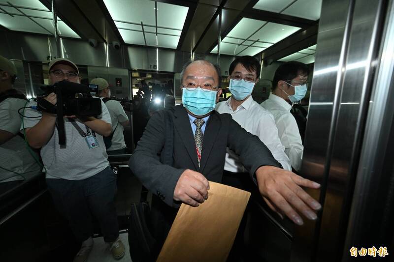 國民黨籍台北市會議副議長葉林傳辦公室遭搜索,搜索行動結束。(記者田裕華攝) 國民黨籍台北市會議副議長葉林傳辦公室遭搜索,搜索行動結束。(記者田裕華攝)