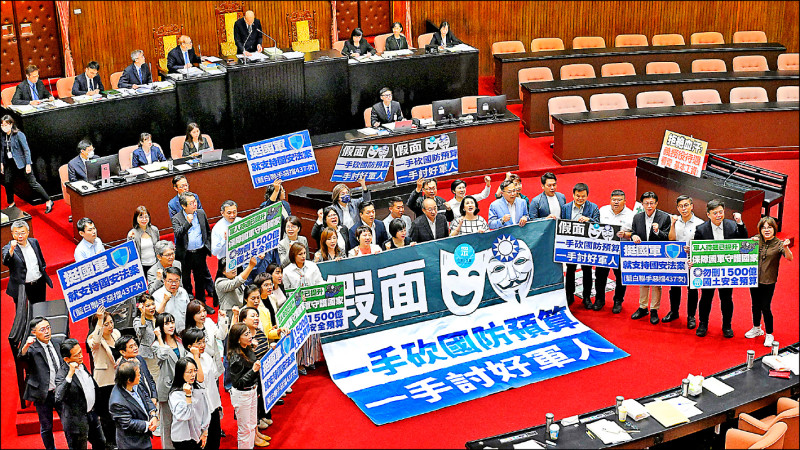 民進黨在國會席次不夠，無法外拓過半的聯合，是過去一年施政困頓的現實，如何把實力的餅愈做愈大，才是正辦。（資料照）