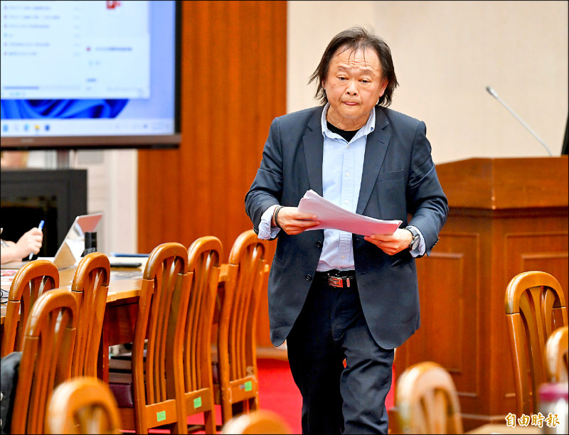 民進黨立委王世堅呼籲823罷團撤案，遭黨內同仁圍剿。對此，王世堅昨表示，「我不以為意，我做該做的。言語和靈魂不受法律管。」（記者羅沛德攝）