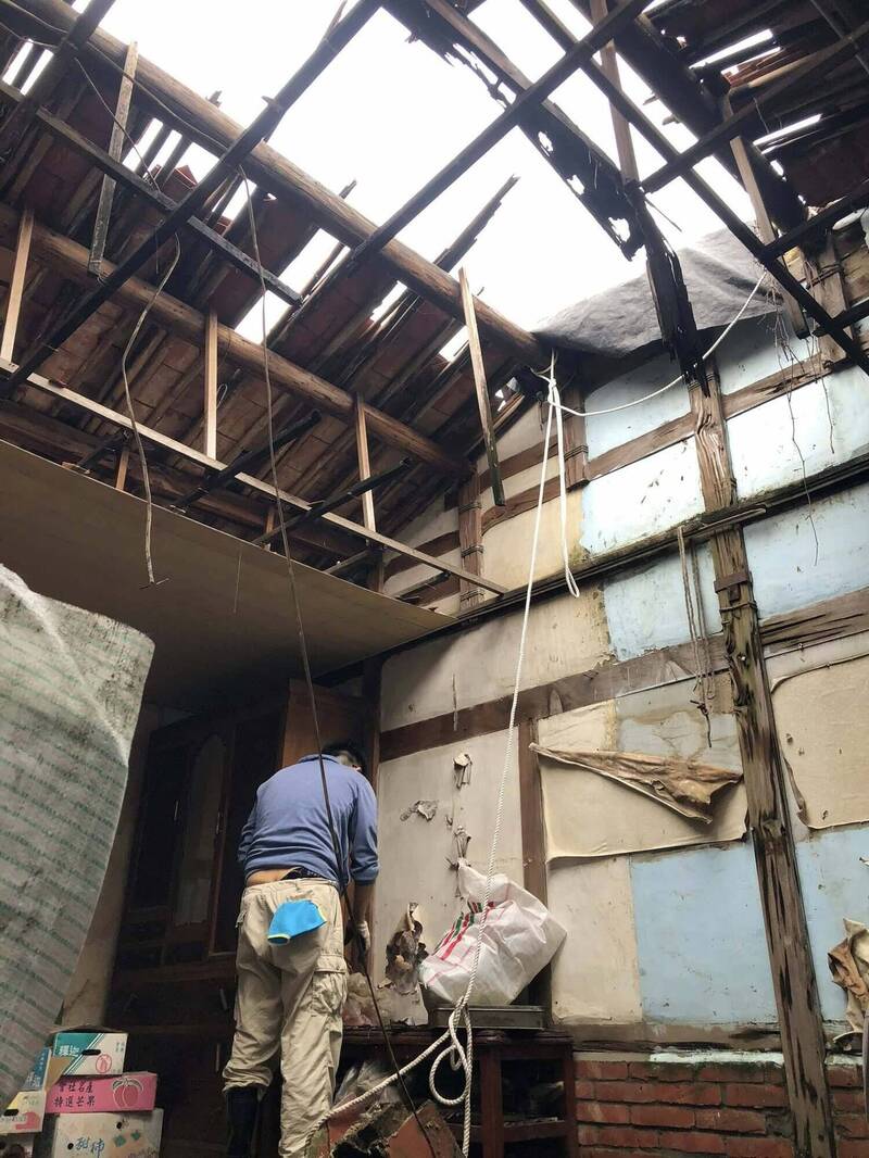 丹娜絲颱風災後,志工協助環境整理。(南市志願服務推廣中心提供) 丹娜絲颱風災後,志工協助環境整理。(南市志願服務推廣中心提供)