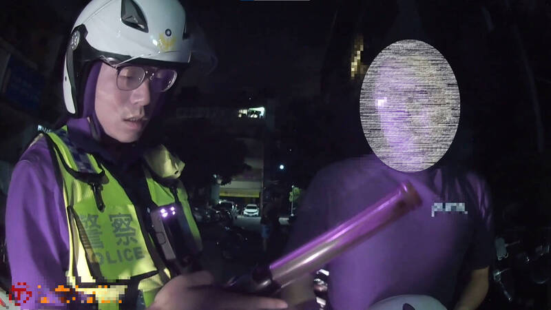 潘男（右）酒測0.93毫克，他還反嗆員警，「你是警察，還是公民與道德的老師啊？」。（警方提供）