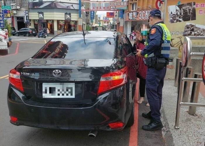 警方強化高風險路段路口巡查、交通宣導及違規取締。(資料照) 警方強化高風險路段路口巡查、交通宣導及違規取締。(資料照)