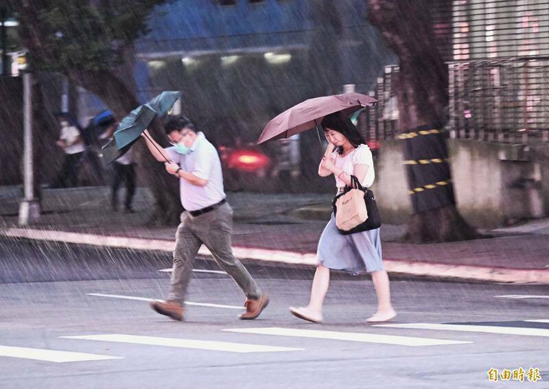 北市府災防辦提醒,今午後台北市發生短延時強降雨機率高。(資料照) 北市府災防辦提醒,今午後台北市發生短延時強降雨機率高。(資料照)