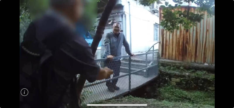 新莊警分局偵辦箱屍案重大突破，掌握陳嫌拖行行李箱棄屍畫面，並從棄屍處擴大查訪上百民眾。（記者吳仁捷翻攝）