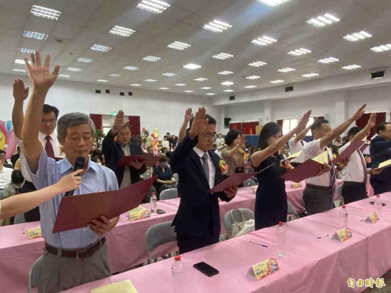 基隆市114學年度國小校長佈達典禮,在副市長邱佩琳監交下,高中、國中、國小新任、續任校長宣誓就職。(記者俞肇福攝) 基隆市114學年度國小校長佈達典禮,在副市長邱佩琳監交下,高中、國中、國小新任、續任校長宣誓就職。(記者俞肇福攝)