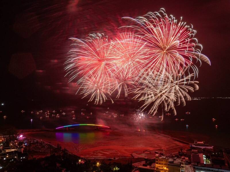 澎湖國際海上花火節落幕，遊客數立即呈現雪崩式下降。（澎湖縣政府提供）