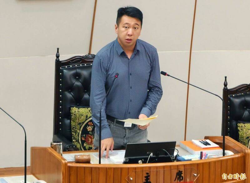 澎湖縣議長陳毓仁今天召開臨時會，審查秋冬觀光追加減預算。（記者劉禹慶攝）