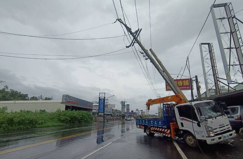 台18線(阿里山公路)22.5公里路段再傳電線桿遭撞事故。(民眾提供) 台18線(阿里山公路)22.5公里路段再傳電線桿遭撞事故。(民眾提供)