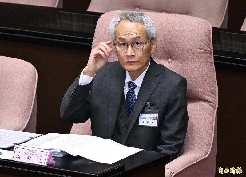 丹娜絲颱風重創中南部，考試院長周弘憲捐出一個月所得救災。（資料照）