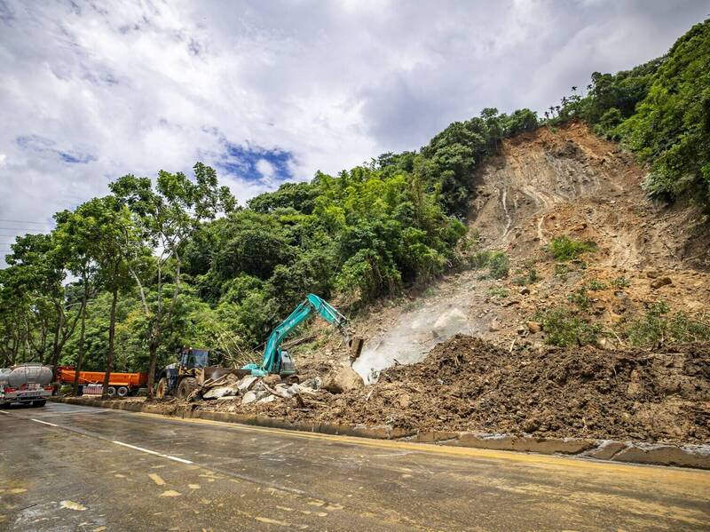 南投台16線走山波及台鐵集集支線隧道工程,支線火車仍照預定時程通車。(南投縣政府提供) 南投台16線走山波及台鐵集集支線隧道工程,支線火車仍照預定時程通車。(南投縣政府提供)