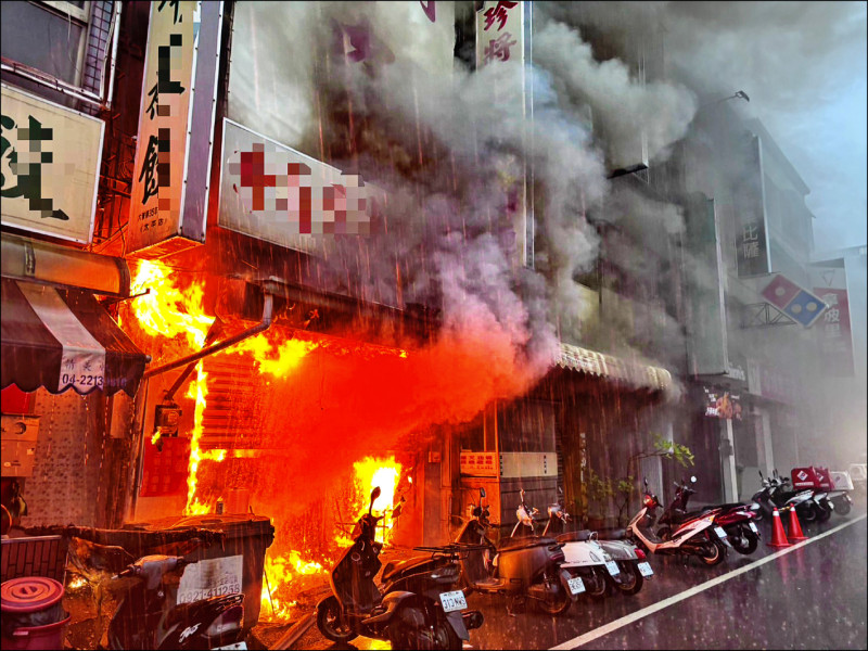 台中太平區珍將牛肉麵店起火點在一樓。（民眾提供）