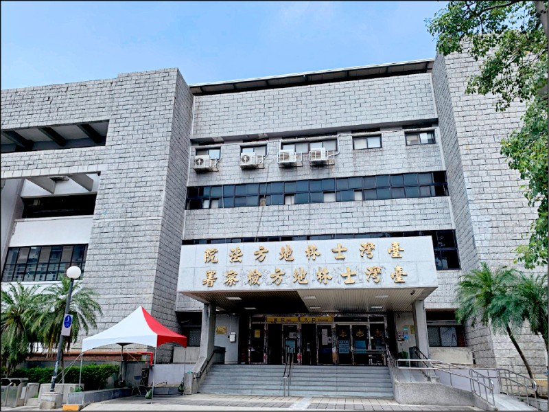 退役中士陳敏政、台商胡繼堯七年前被中國吸收為共諜,士林地院昨依修正前國家安全法之發展組織罪將陳敏政判刑四年,另依刺探收集公務秘密未遂罪判處可易科罰金的六月徒刑,沒收一萬元美金;胡繼堯依刺探收集公務秘密未遂罪判刑八月。(資料照) 退役中士陳敏政、台商胡繼堯七年前被中國吸收為共諜,士林地院昨依修正前國家安全法之發展組織罪將陳敏政判刑四年,另依刺探收集公務秘密未遂罪判處可易科罰金的六月徒刑,沒收一萬元美金;胡繼堯依刺探收集公務秘密未遂罪判刑八月。(資料照)