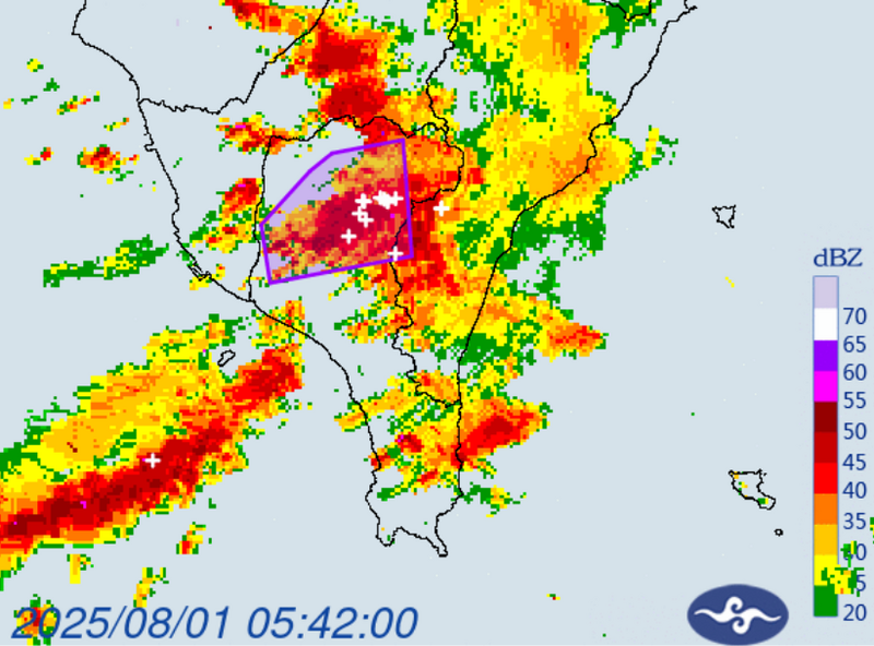 西南風影響,易有短延時強降雨,氣象署今晨對台中以南等10縣市發布大豪雨、豪雨特報,並針對屏東、台東發布大雷雨即時訊息。(圖擷自氣象署) 西南風影響,易有短延時強降雨,氣象署今晨對台中以南等10縣市發布大豪雨、豪雨特報,並針對屏東、台東發布大雷雨即時訊息。(圖擷自氣象署)