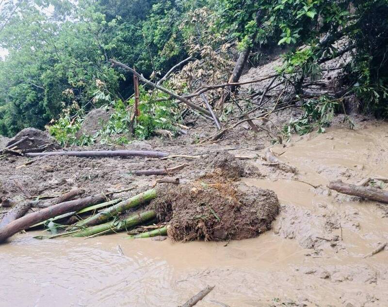 豪大雨肆虐，嘉一五九甲縣道大華公路的路況不佳。（民眾提供）
