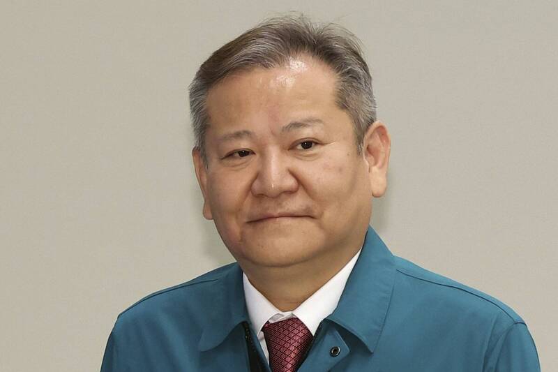 南韓前行政安全部長李祥敏涉嫌共謀內亂,首爾中央地方法院1日針對其簽發逮捕令。(美聯社資料照) 南韓前行政安全部長李祥敏涉嫌共謀內亂,首爾中央地方法院1日針對其簽發逮捕令。(美聯社資料照)