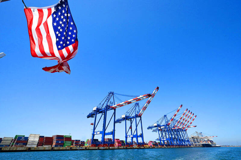 
A US flag flies off the stern of a tour boat at the Port of Los Angeles, California, on Thursday. 
Photo: AFP