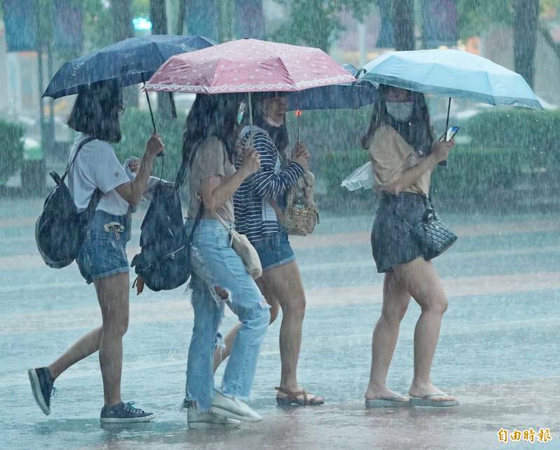 出門小心！台北市下午雷雨警報 範圍涵蓋全市12區