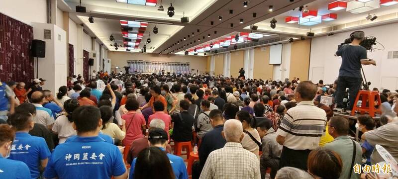 藍白團結為楊瓊瓔撐場 2000人高喊「不同意罷免」