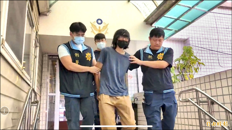 新莊箱屍案疑犯陳男，被移送新北地檢署。 （記者吳仁捷攝）