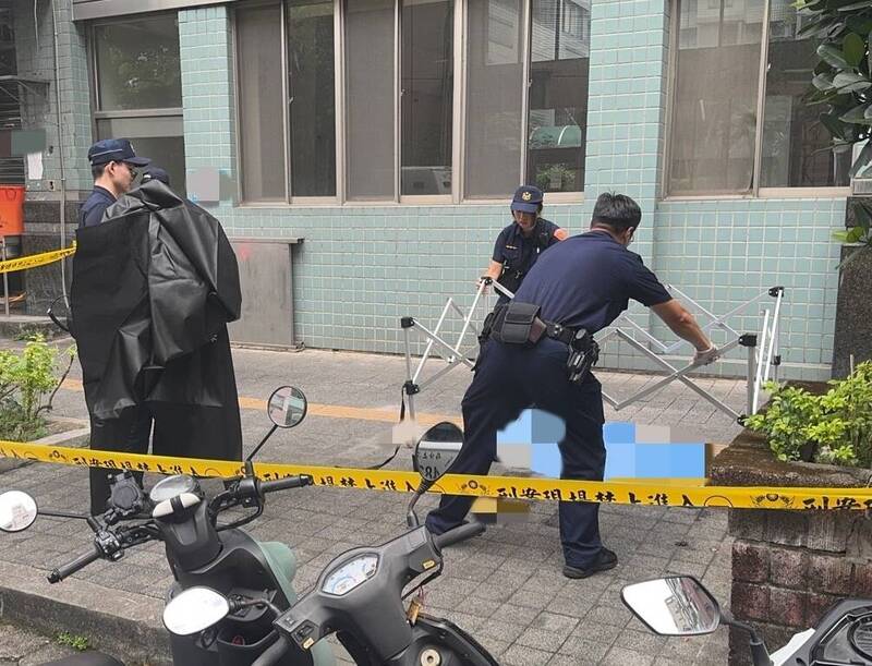 警方迅速趕抵現場，但老婦人已明顯身亡。（民眾提供）