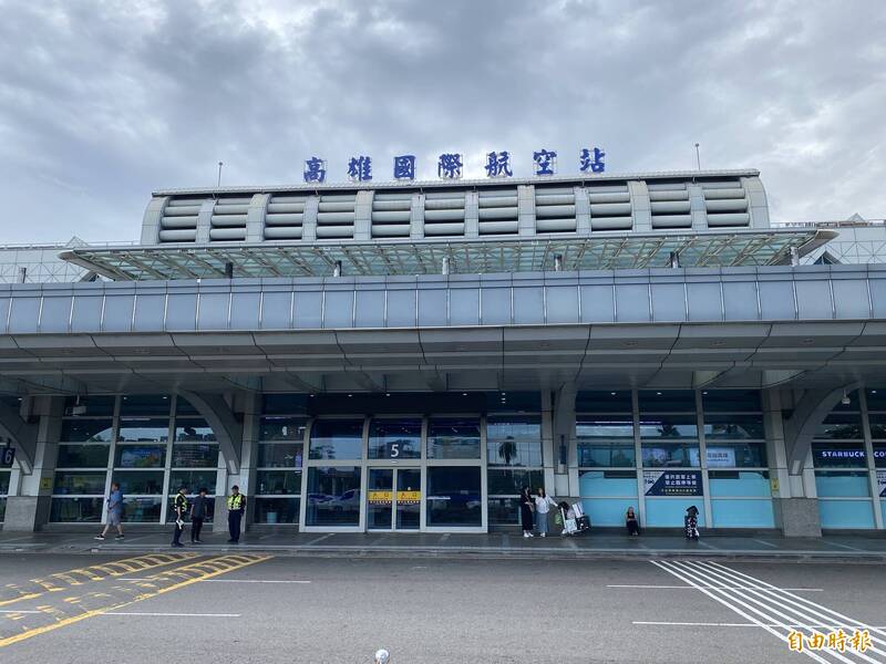 豪雨狂炸高雄機場跑道破損封閉 影響42架次