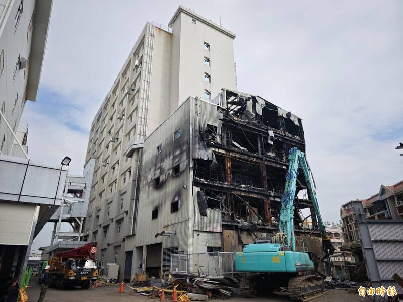 東港安泰醫院9死火警4人獲緩起訴 蘇清泉低調回應