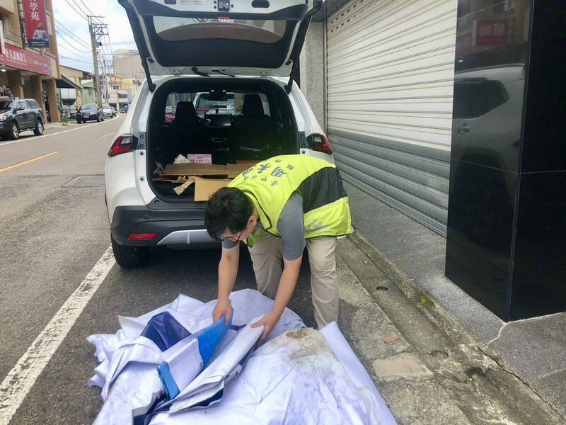 中市議員周永鴻募集帆布  委由民進黨中市黨部送災民解燃眉之急