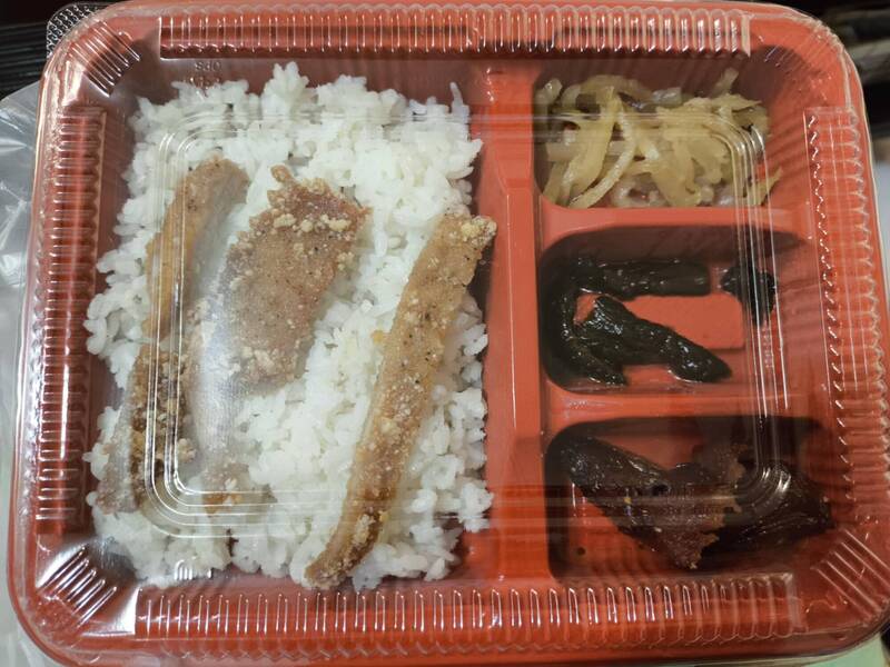 桃園69元便當「排骨+配菜超貧瘠」 苦主一看傻眼