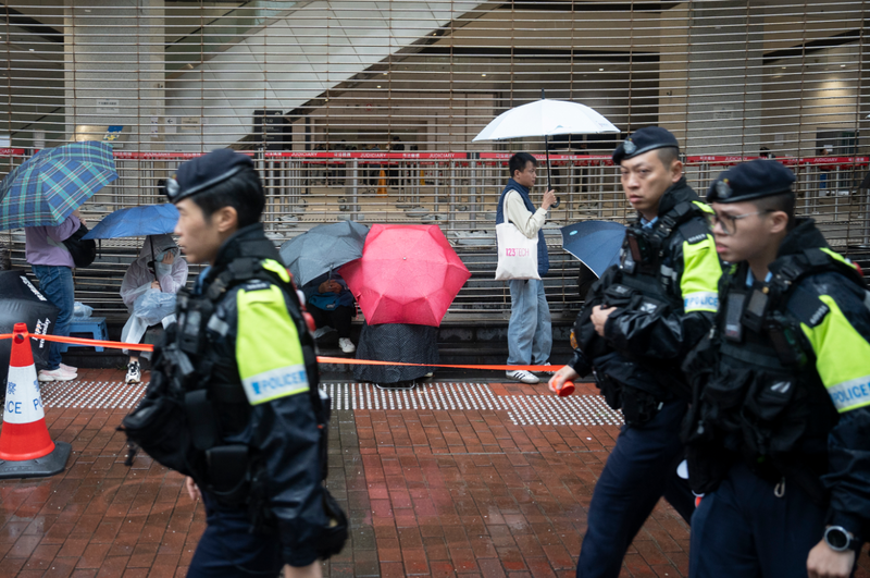 香港灣仔近日發現一具頭顱直接陷進身體內的遺體。港警示意圖，與本案無關。（歐新社）