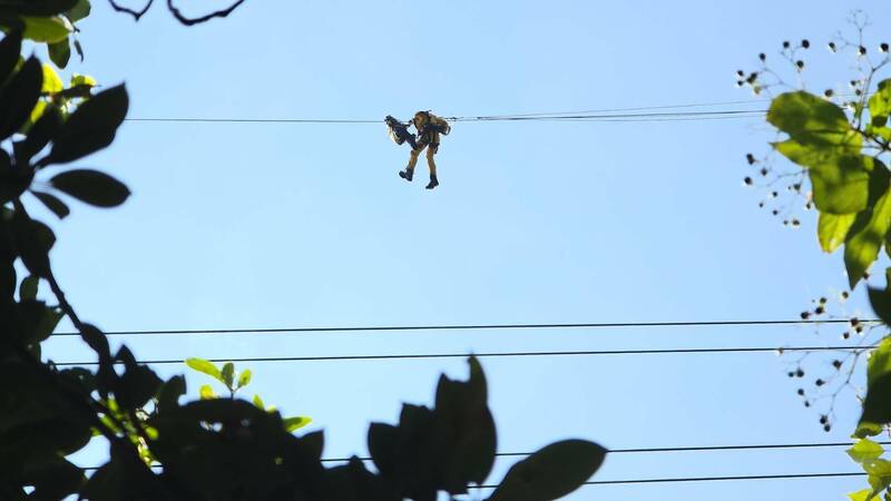移工屍離奇掛20層樓高高壓電纜至少3天 特搜人員驚險救援畫面曝