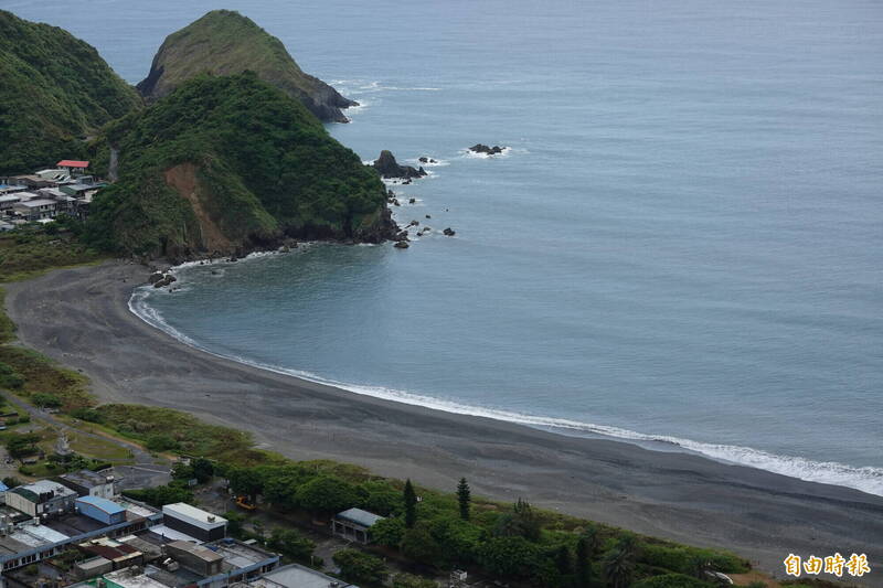南方澳內埤海灘（如圖）傳出有人落海失蹤，海巡聯手宜縣消防局擴大搜尋。（記者江志雄攝）