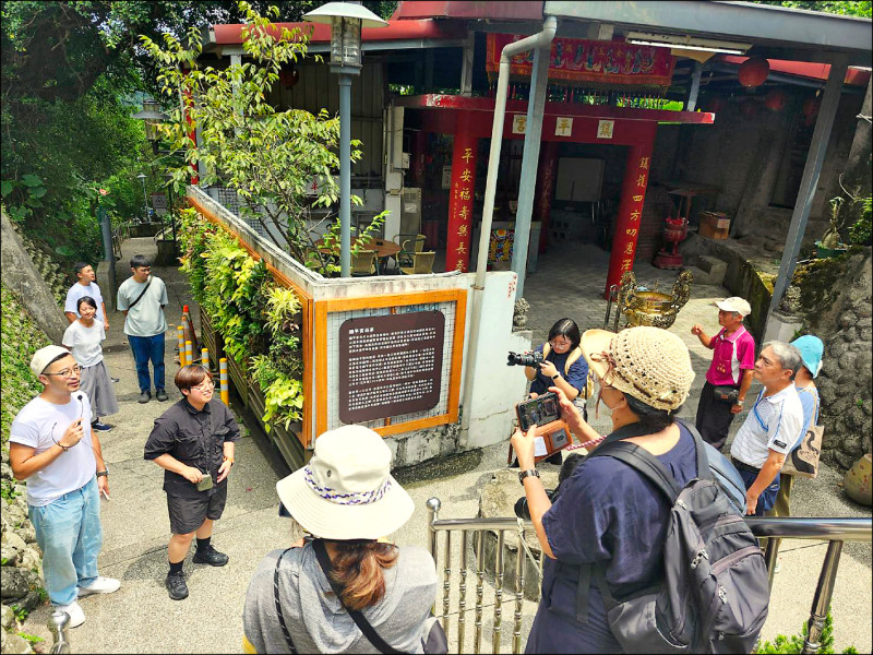 桃園市大嵙崁文教基金會發表「大溪藝術進入社區行動」成果，即日起至十月四日，在大溪老城區以「來吧！釀造中！」為主題，邀藝術家團隊與五十八位居民，在中山路、中央路、和平路與草店尾、后尾巷等地，營造藝術行動亮點，想像街道空間的全新可能。（圖︰大嵙崁文教基金會提供，文︰記者黃政嘉）