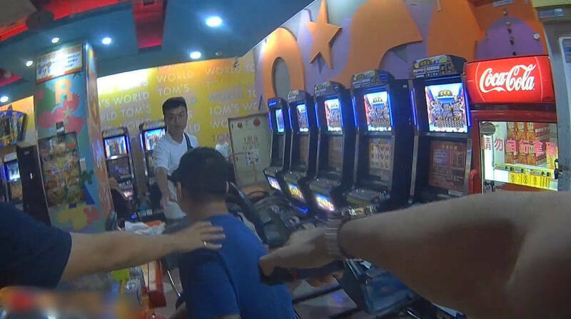 高雄遊藝場開幕黑衣人登門強索保護費，被女店員化解。示意圖，與事件無關。（資料照）