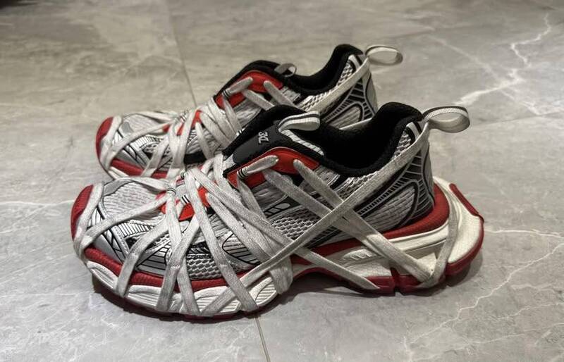 [討論] 李正皓發的一舊雙鞋跟一櫃子的新鞋