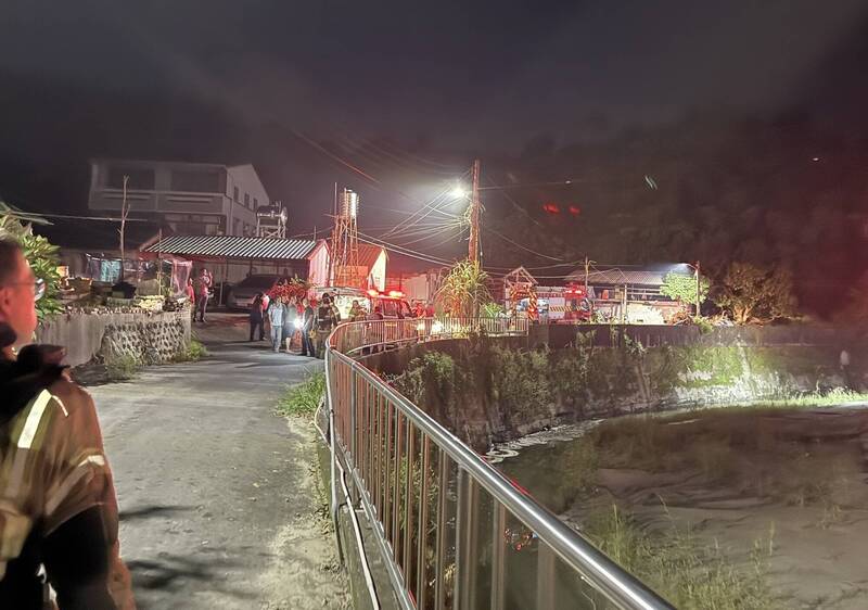 台南東山區嶺南今天凌晨發生民宅火警，警笛聲劃破山區小聚落的寧靜。（民眾提供）