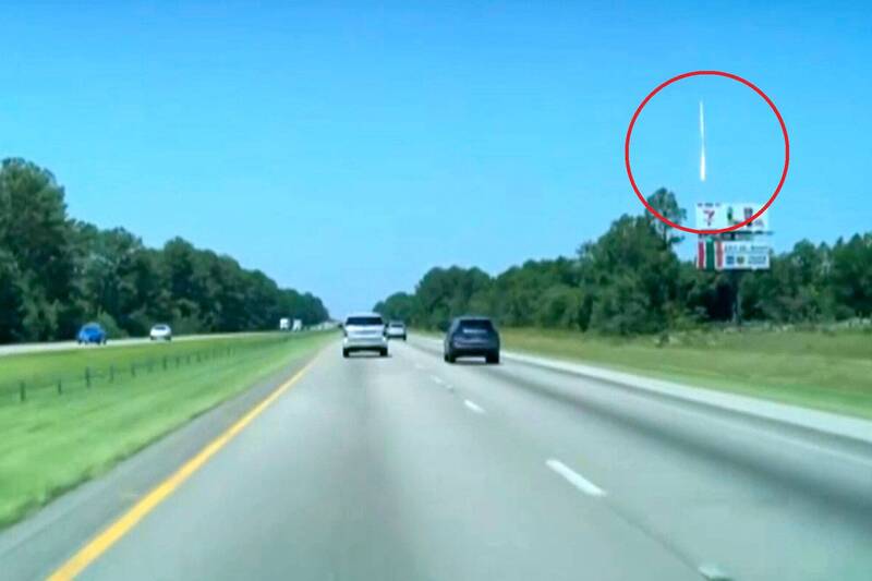 美國喬治亞州民宅今年6月26日遭隕石砸穿屋頂。(美聯社) 美國喬治亞州民宅今年6月26日遭隕石砸穿屋頂。(美聯社)