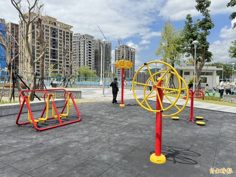 新泰塭仔圳重劃區首座中環公園啟用 侯友宜：未來預計蓋38座 - 新北市 - 自由時報電子報