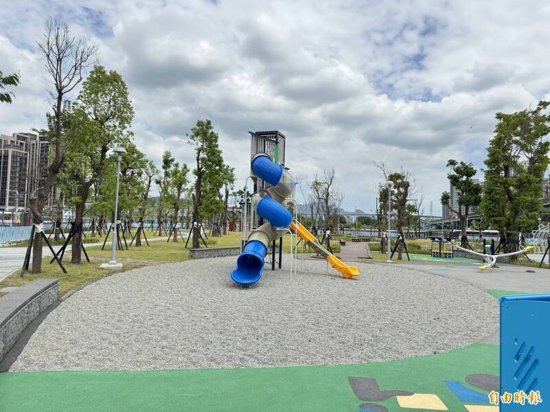 新泰塭仔圳重劃區首座中環公園啟用 侯友宜：未來預計蓋38座 - 生活 - 自由時報電子報